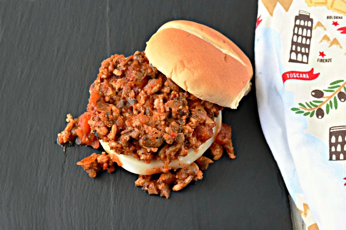 BLENDABELLA Rustic Tuscan Portobello blend combined with farmers market fresh ground chicken make for an amazingly quick and DE-licious weeknight dinner.  The complex flavors in these Tuscan Chicken Sloppy Joes can be serve for any night of the week.  They’re great on buns for your family or on top of lettuce for guest worthy appetizers.