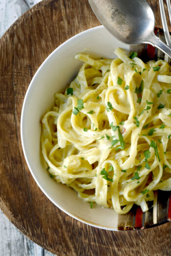 One Pot Creamy Garlic Alfredo is easy and delicious! – A Kitchen Hoor's ...