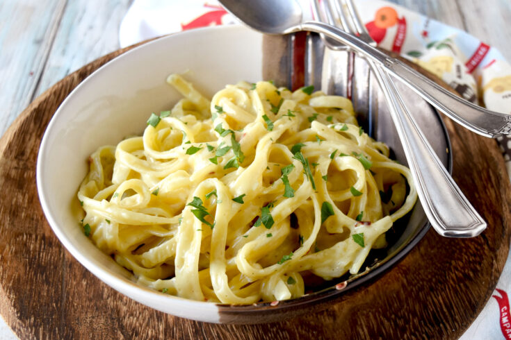 One Pot Creamy Garlic Alfredo is easy and delicious! – A Kitchen Hoor's ...