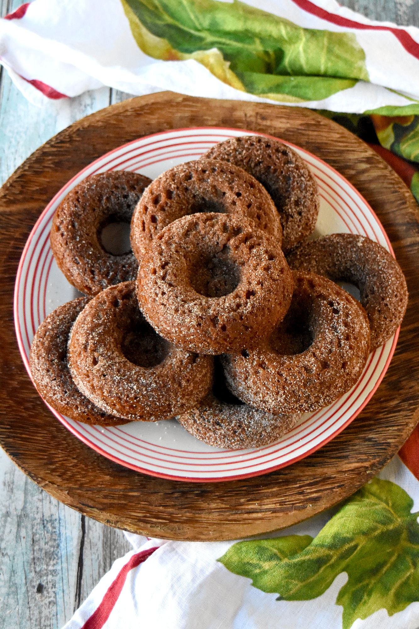 Are you ready for apple picking season? These Apple Cider Baked Donuts are a must-try! The warm cinnamon and apple flavors will make you feel warm and cozy this fall. #applepickingseason #applecider #bakeddonuts #BakedDonutDelights #FallTreats #AppleCiderSeason #DonutLover #CiderBakedGoodness
