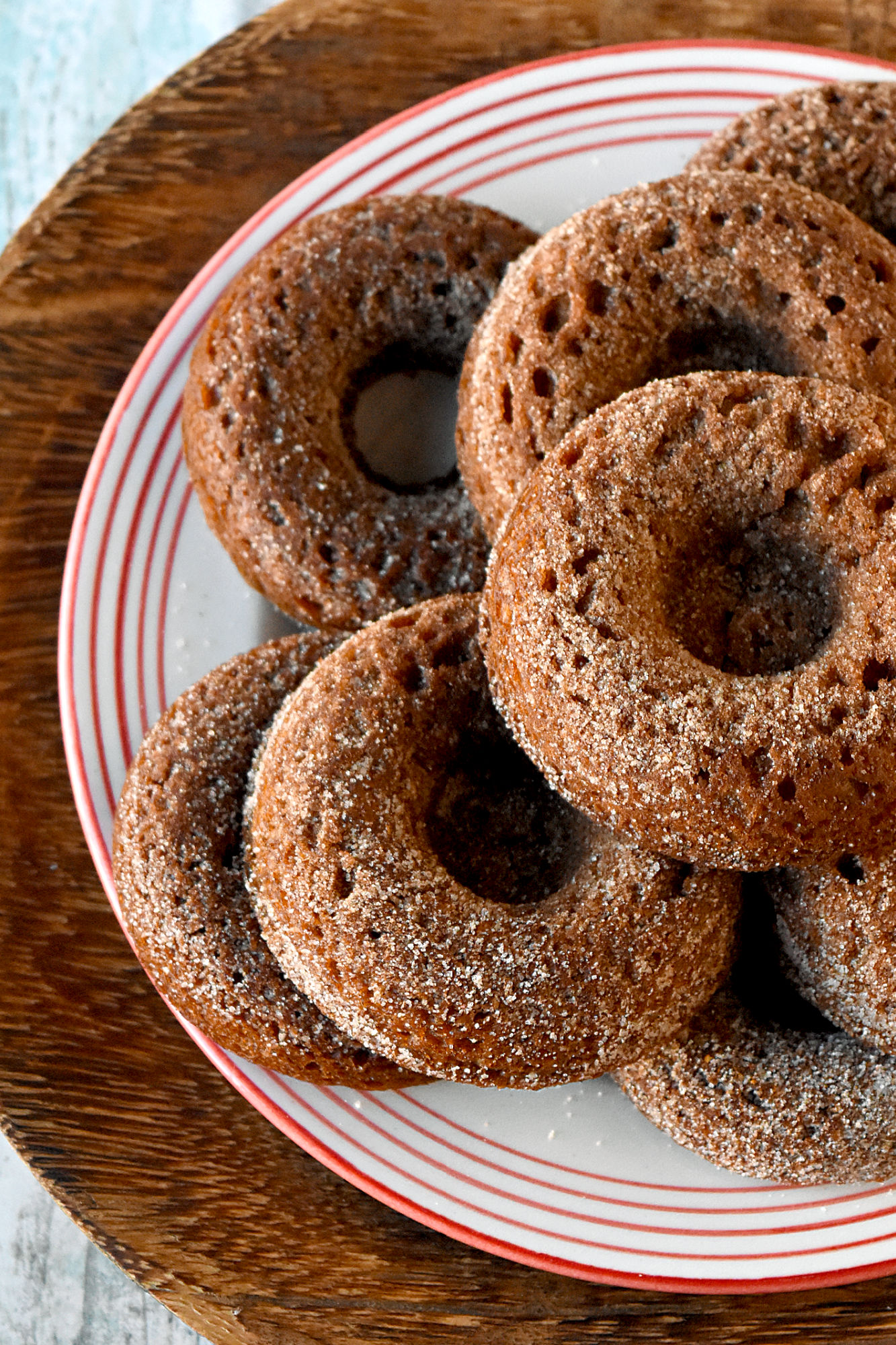 Are you ready for apple picking season? These Apple Cider Baked Donuts are a must-try! The warm cinnamon and apple flavors will make you feel warm and cozy this fall. #applepickingseason #applecider #bakeddonuts #BakedDonutDelights #FallTreats #AppleCiderSeason #DonutLover #CiderBakedGoodness
