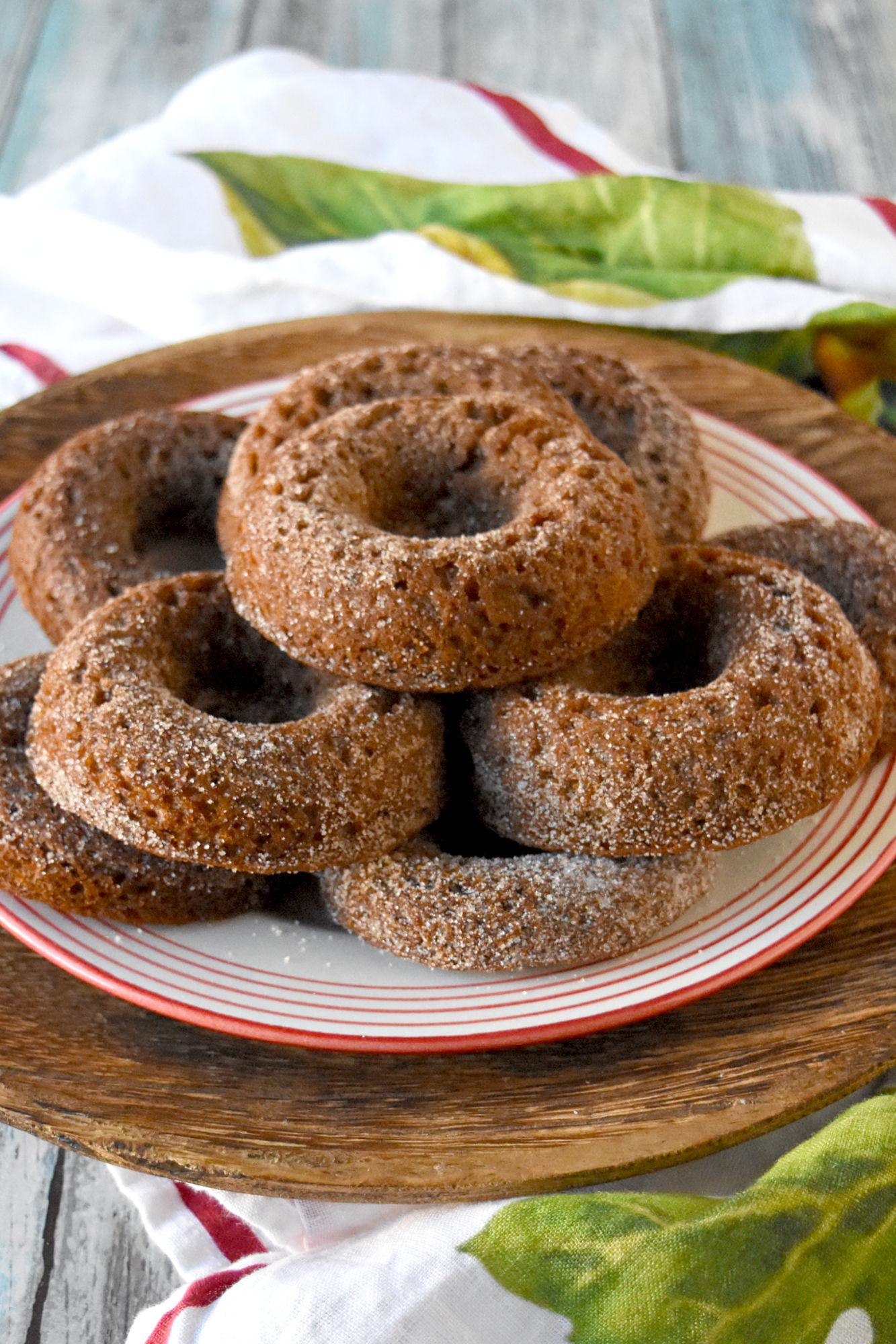 Are you ready for apple picking season? These Apple Cider Baked Donuts are a must-try! The warm cinnamon and apple flavors will make you feel warm and cozy this fall. #applepickingseason #applecider #bakeddonuts #BakedDonutDelights #FallTreats #AppleCiderSeason #DonutLover #CiderBakedGoodness
