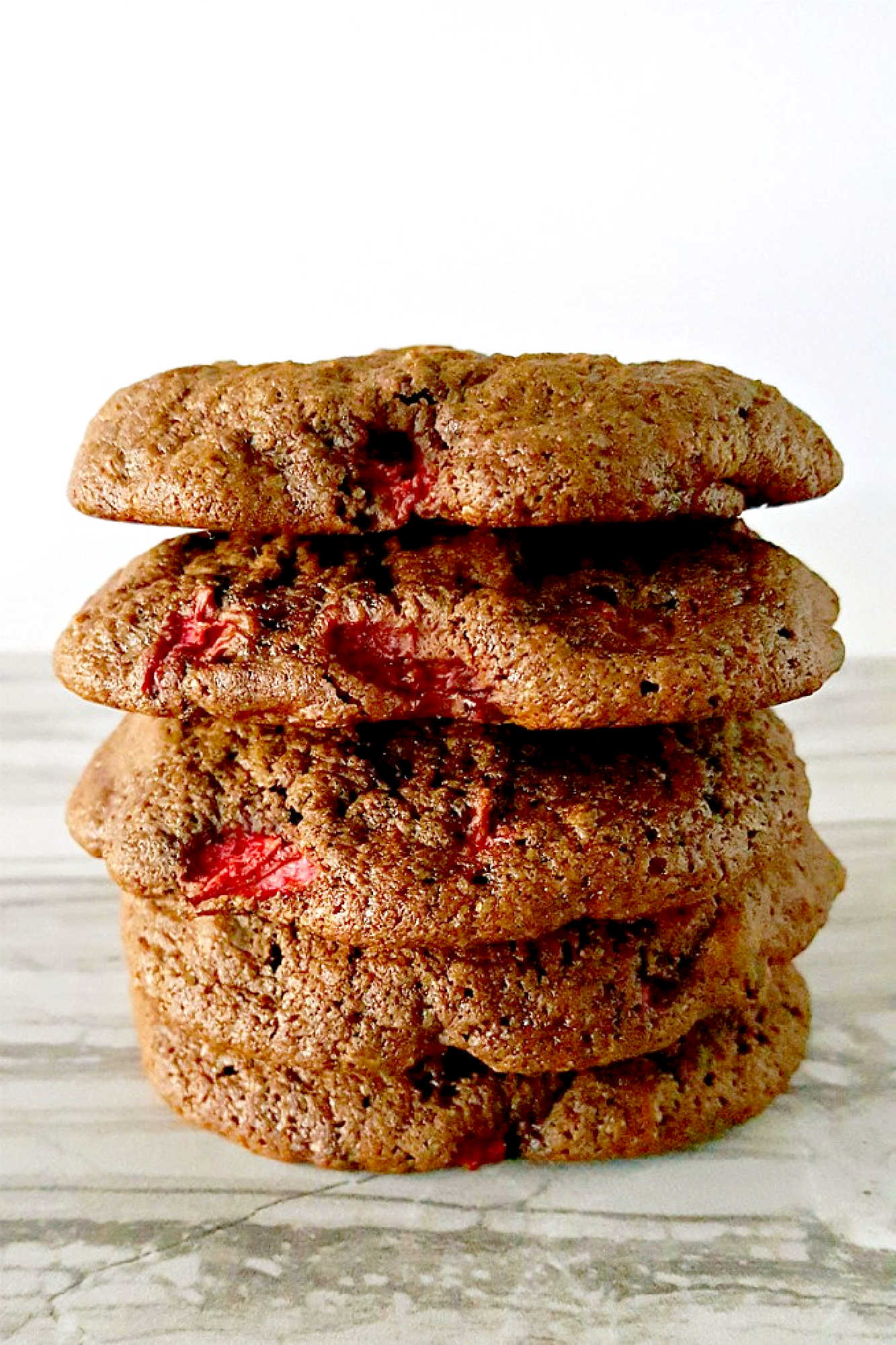 Get ready to impress with our homemade chocolate covered strawberry cookies, the perfect addition to any gathering or gift for that special someone. #sharethelove #sweettooth #familytime #ChocolateCoveredStrawberryCookies #HomemadeTreats #BakingInspo #FoodiesOfInstagram #SweetToothSatisfier
