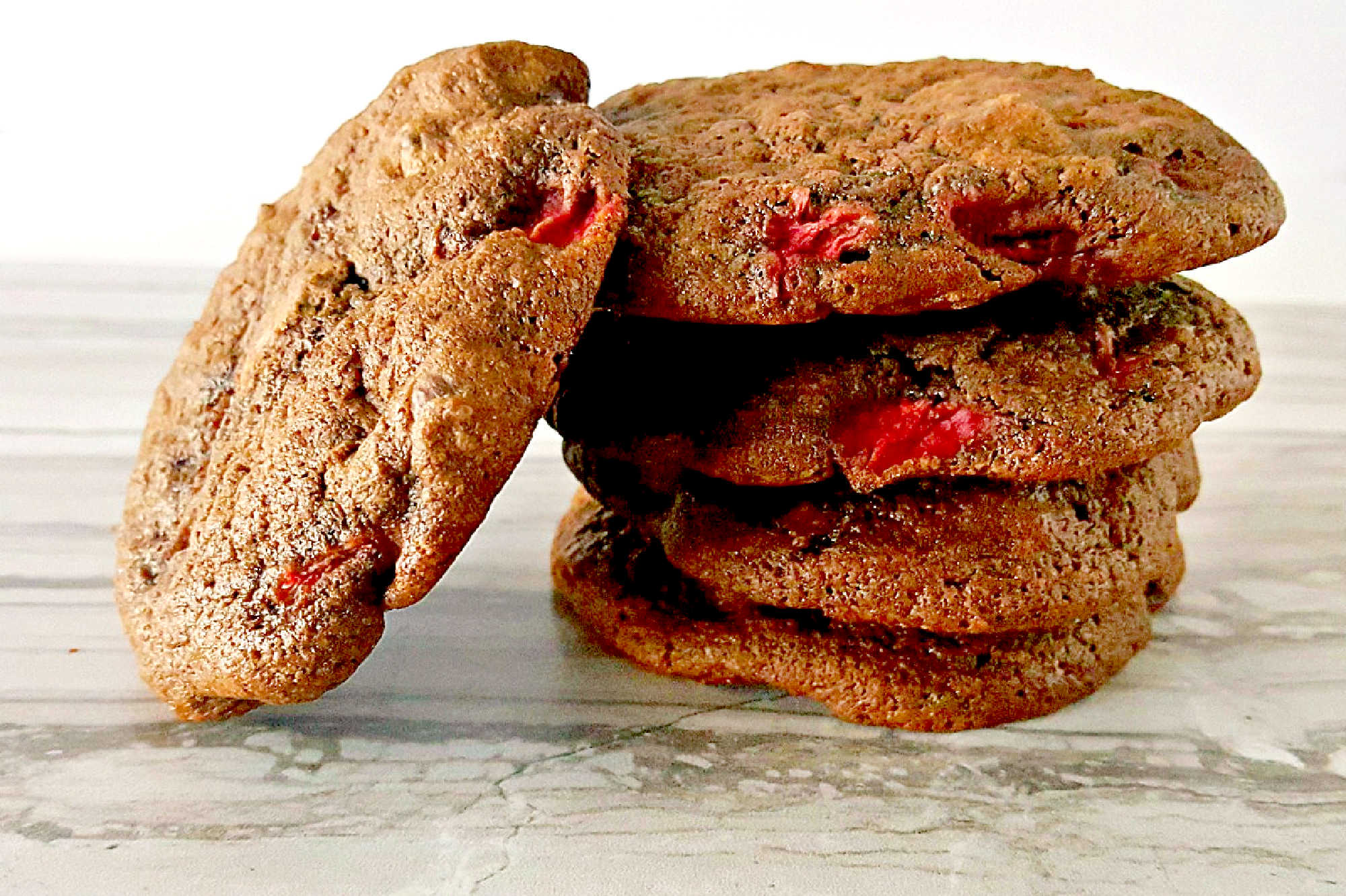 Get ready to impress with our homemade chocolate covered strawberry cookies, the perfect addition to any gathering or gift for that special someone. #sharethelove #sweettooth #familytime #ChocolateCoveredStrawberryCookies #HomemadeTreats #BakingInspo #FoodiesOfInstagram #SweetToothSatisfier
