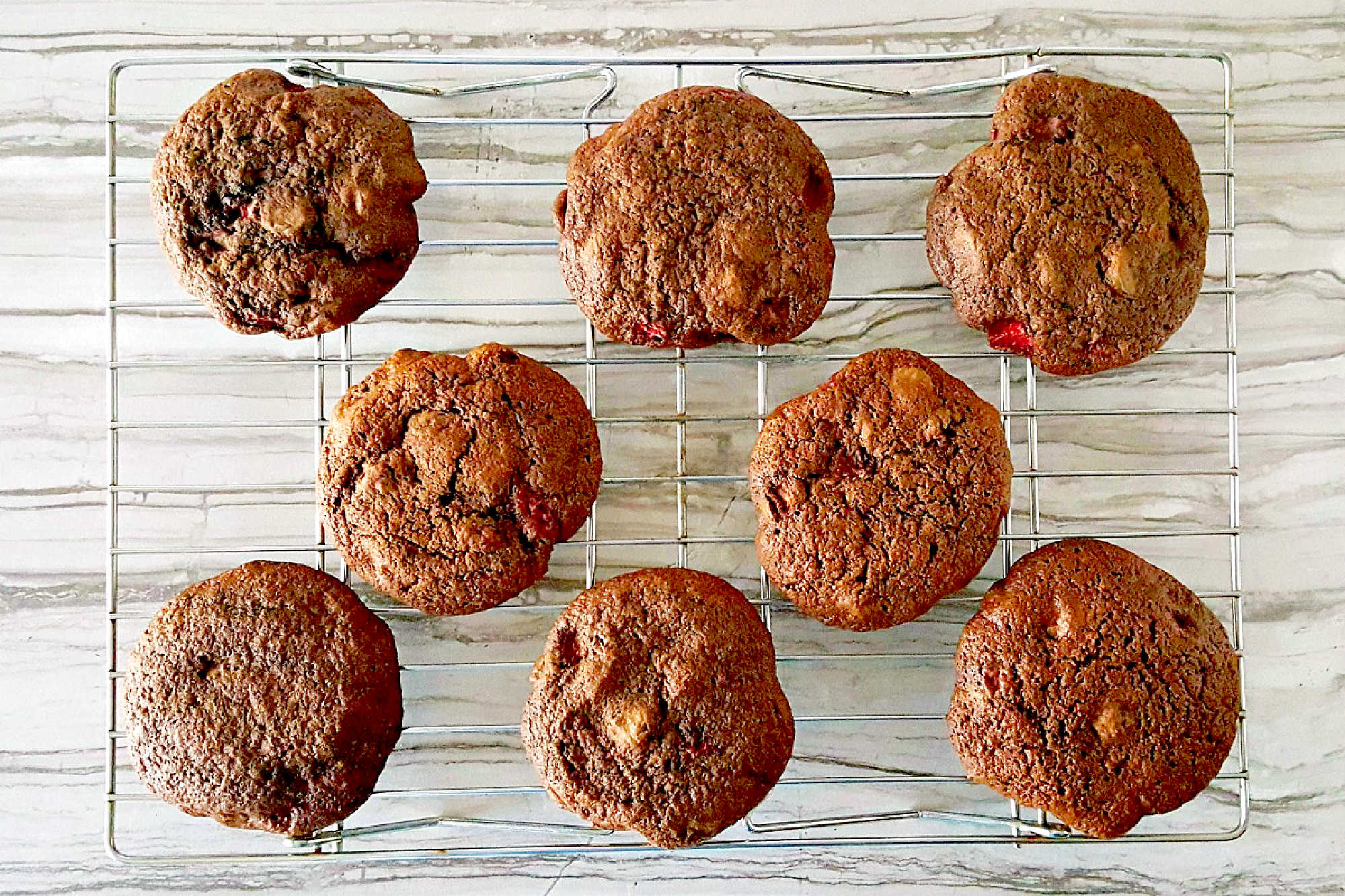 Get ready to impress with our homemade chocolate covered strawberry cookies, the perfect addition to any gathering or gift for that special someone. #sharethelove #sweettooth #familytime #ChocolateCoveredStrawberryCookies #HomemadeTreats #BakingInspo #FoodiesOfInstagram #SweetToothSatisfier
