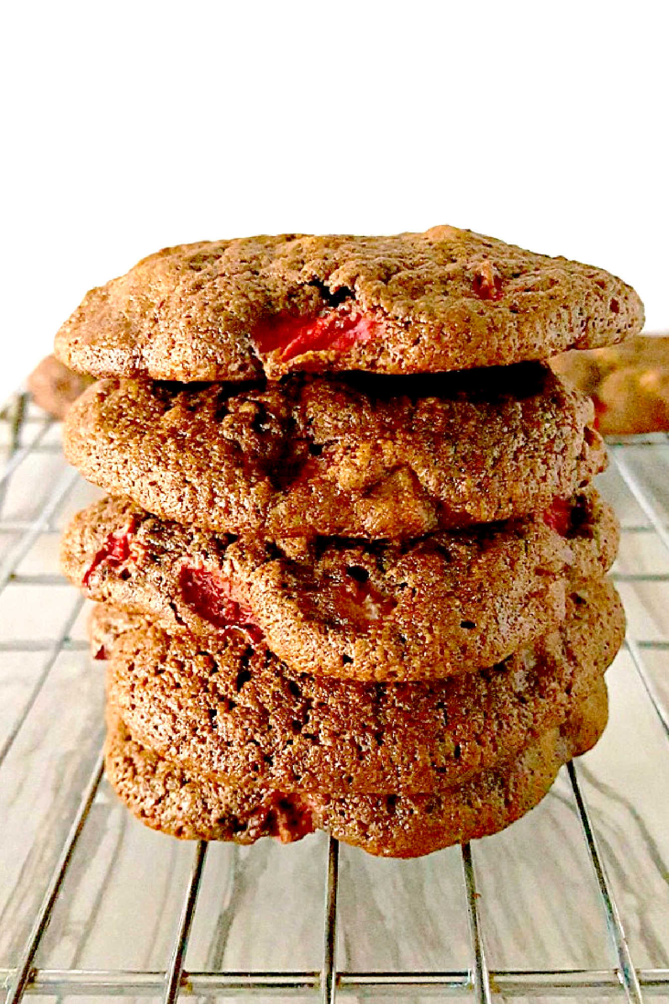 Get ready to impress with our homemade chocolate covered strawberry cookies, the perfect addition to any gathering or gift for that special someone. #sharethelove #sweettooth #familytime #ChocolateCoveredStrawberryCookies #HomemadeTreats #BakingInspo #FoodiesOfInstagram #SweetToothSatisfier
