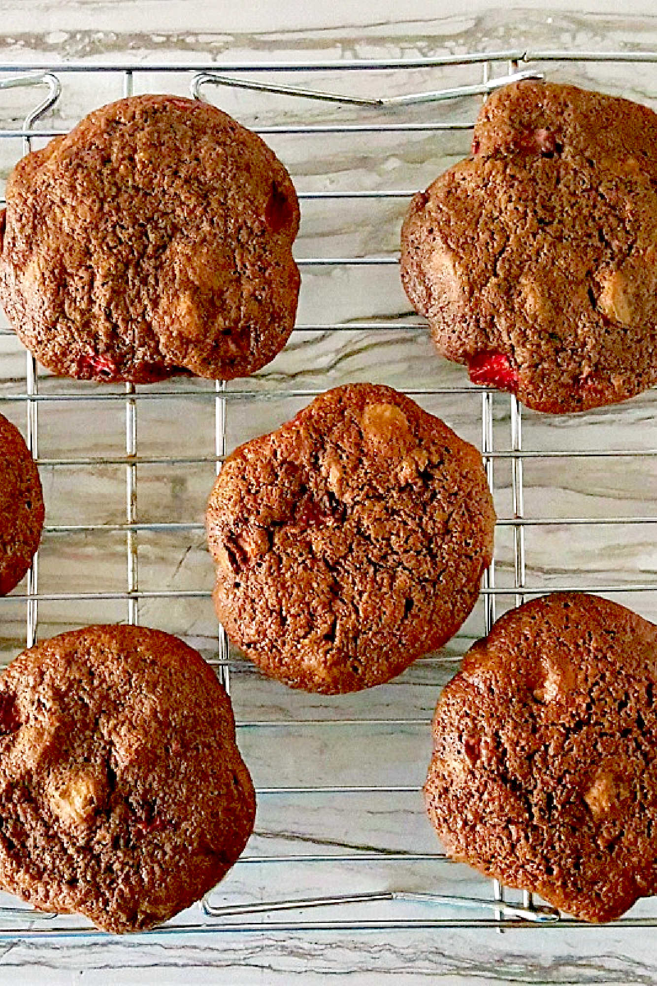 Get ready to impress with our homemade chocolate covered strawberry cookies, the perfect addition to any gathering or gift for that special someone. #sharethelove #sweettooth #familytime #ChocolateCoveredStrawberryCookies #HomemadeTreats #BakingInspo #FoodiesOfInstagram #SweetToothSatisfier
