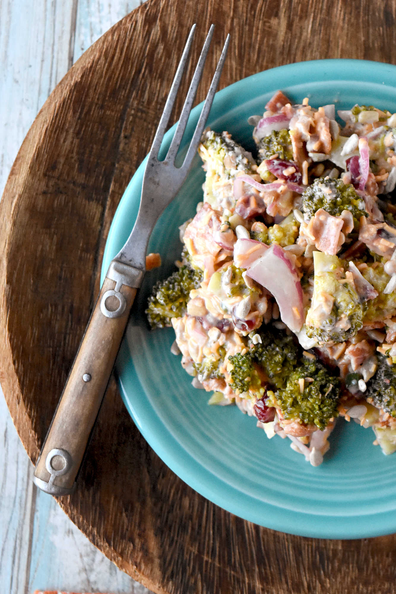 Skip the boring side salads and try this Creamy Broccoli Salad instead! Bursting with flavor and nutrients, it's the perfect accompaniment to any holiday meal. #healthyeating #creamysalad #cleaneating #broccolisalad #SaladLoversUnite #VeggieDelight  #EatYourGreens #holidaysidedish #sidedishrecipe #sidesalad
