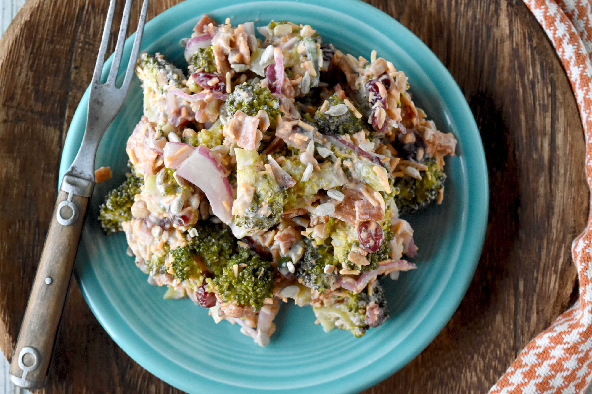 Skip the boring side salads and try this Creamy Broccoli Salad instead! Bursting with flavor and nutrients, it's the perfect accompaniment to any holiday meal. #healthyeating #creamysalad #cleaneating #broccolisalad #SaladLoversUnite #VeggieDelight  #EatYourGreens #holidaysidedish #sidedishrecipe #sidesalad
