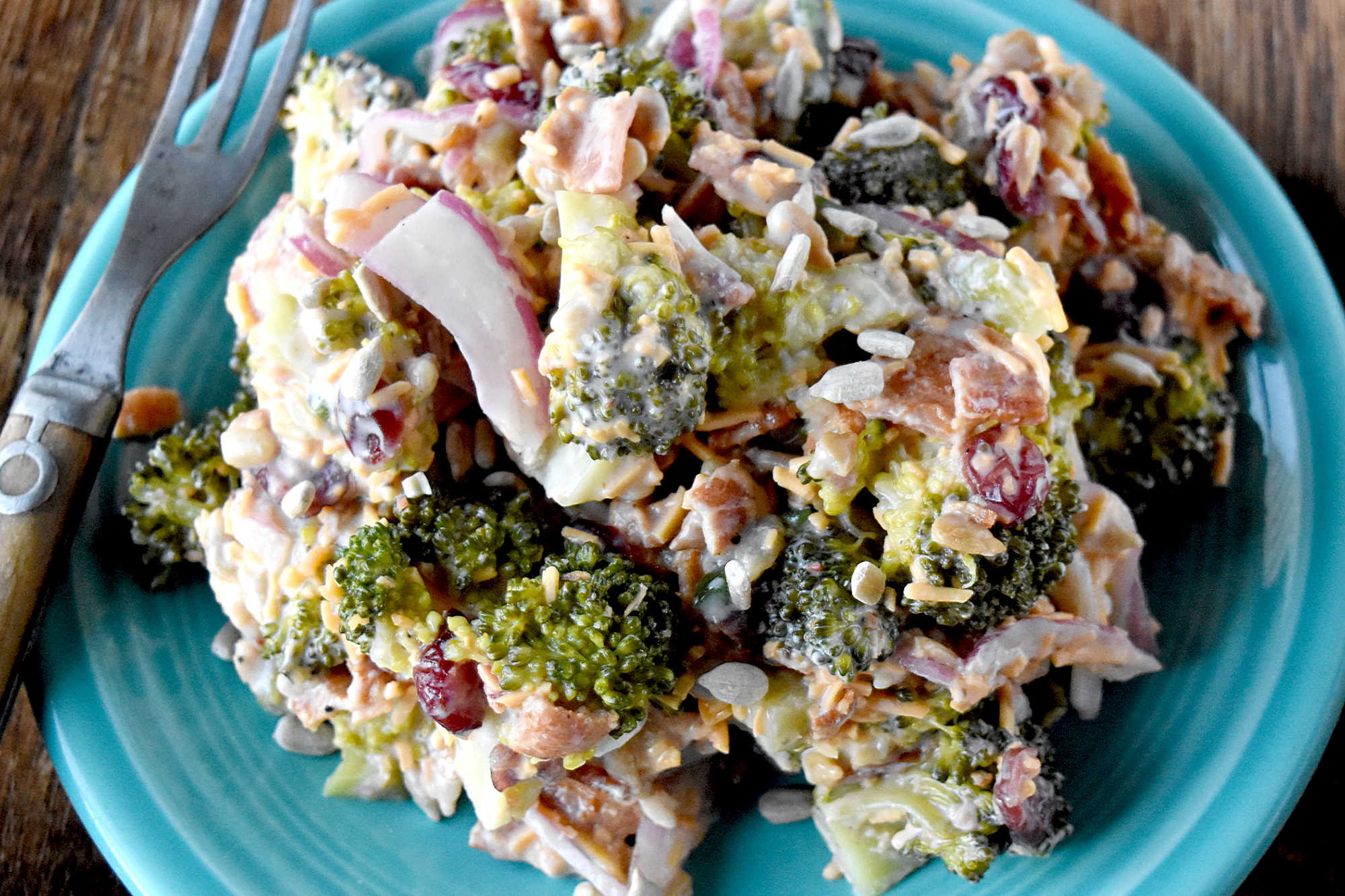 Skip the boring side salads and try this Creamy Broccoli Salad instead! Bursting with flavor and nutrients, it's the perfect accompaniment to any holiday meal. #healthyeating #creamysalad #cleaneating #broccolisalad #SaladLoversUnite #VeggieDelight  #EatYourGreens #holidaysidedish #sidedishrecipe #sidesalad
